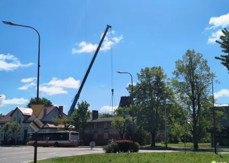 Tczew - Remont zabytkowego wiatraka. Pięcioramienne skrzydło zdemontowane