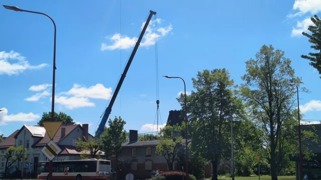Tczew - Remont zabytkowego wiatraka. Pięcioramienne skrzydło zdemontowane