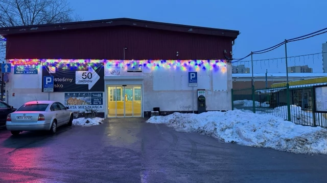 Tczew - Dostęp do defibrylatora na tczewskim "Manhatanie" zablokowany przez śnieg