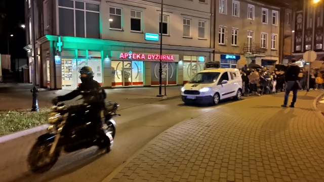 Tczew - Tczewianie znowu wyszli na ulice. #StrajkKobiet [WIDEO]