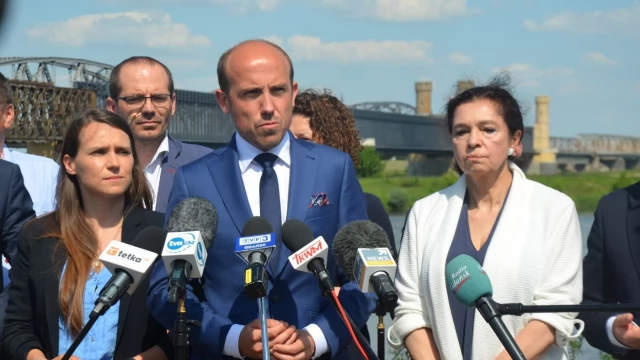 Tczew - Borys Budka w Tczewie. Platforma złoży projekt specustawy ws. Mostu Tczewskiego