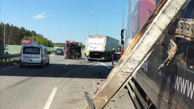 Tczew - Zderzenie dwóch ciężarówek na A1