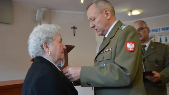 Tczew - Urzędnicy starostwa i rodzice żołnierzy odebrali medale