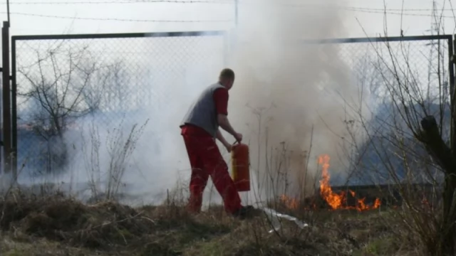 Tczew - Ofiara śmiertelna pożaru trawy na Podkarpaciu. U nas trawy też płoną