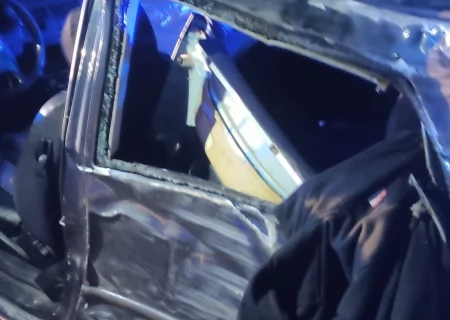Tczew - Wypadek w Dąbrówce. Auto wjechało w drzewo