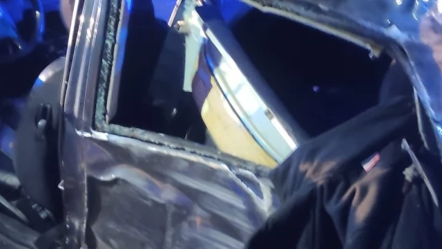 Tczew - Wypadek w Dąbrówce. Auto wjechało w drzewo