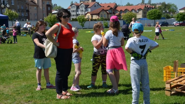 Tczew - Dziś  Dzień Dobrych Uczynków - policjanci sypnęli... lizakami
