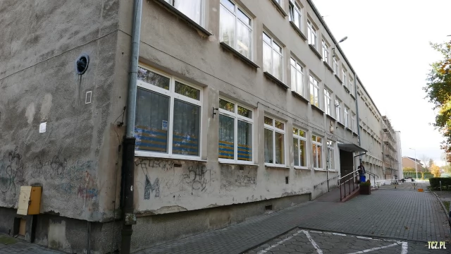 Tczew - "Dziesiątka" doczekała się termomodernizacji [FOTO] [bez komentarza]