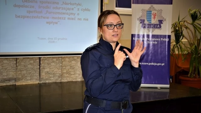 Tczew - "Narkotyki, dopalacze, środki odurzające" - policjanci spotkali się z młodzieżą