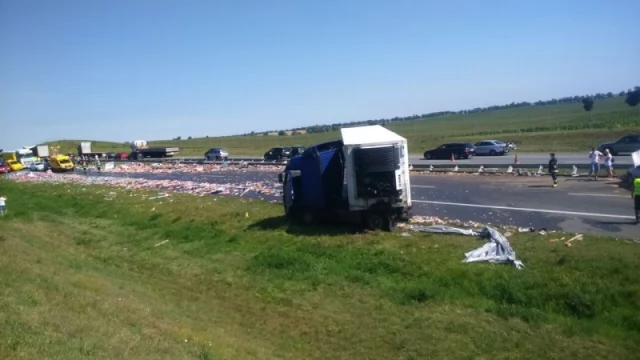 Tczew - Rozsypane butelki na autostradzie - uwaga na utrudnienia na A1 [FOTO]