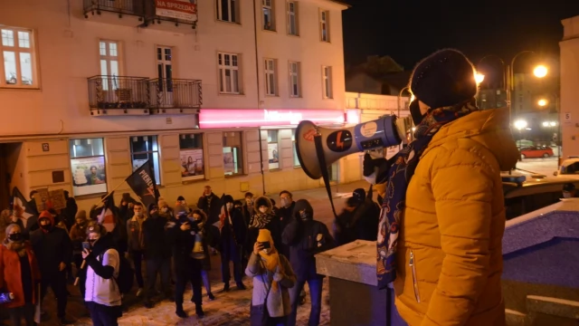 Tczew - Po ograniczeniu praw aborcyjnych kolejne protesty na ulicach Tczewa
