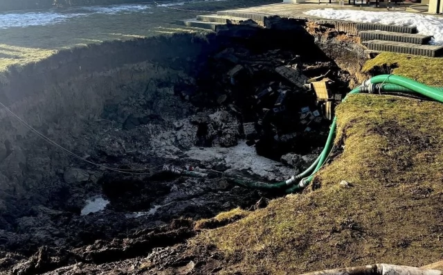 Tczew - Głęboka wyrwa w ziemi. Osuwisko w Stanisławiu