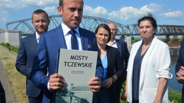 Tczew - Borys Budka w Tczewie. Platforma złoży projekt specustawy ws. Mostu Tczewskiego