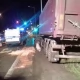Tczew - Ciężarówka wypadła z drogi i staranowała słup