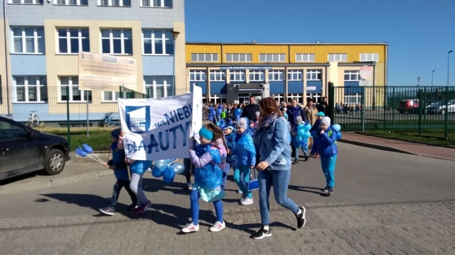 Tczew - Ulicami Tczewa przeszedł Marsz na Niebiesko