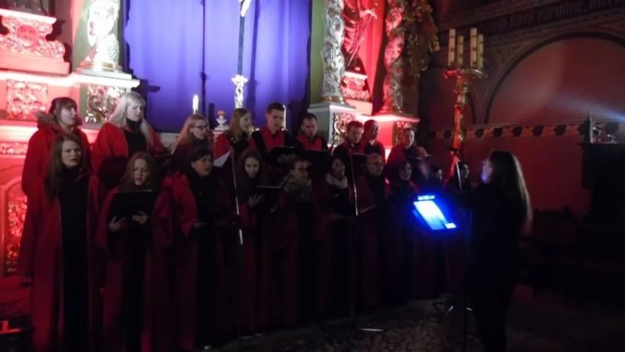Tczew - Droga krzyżowa na Starym Mieście. Tłumy tczewian na ulicach