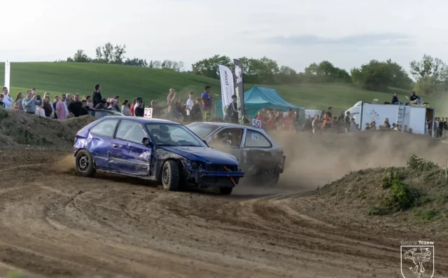 Tczew - Wataha Wrak Race. Ryk silników, tumany kurzu i ogromne serca