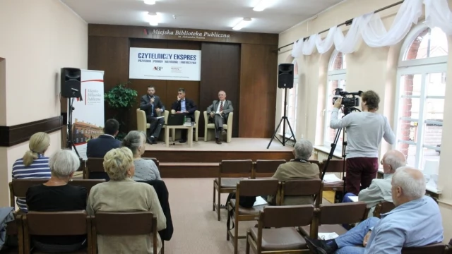 Tczew - O premierze Mazowieckim w Miejskiej Bibliotece Publicznej w Tczewie