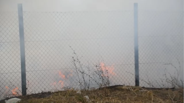 Tczew - Część Suchostrzyg spowita gęstym dymem. Groźny pożar na ulicy Jagiellońskiej