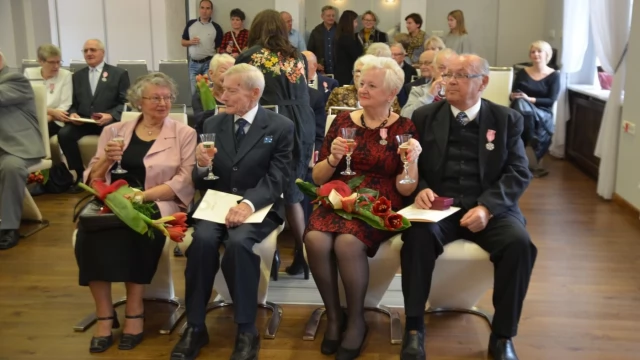 Tczew - Jubilaci o recepcie na długotrwałe pożycie: "W dzień się kłócić, w nocy godzić"