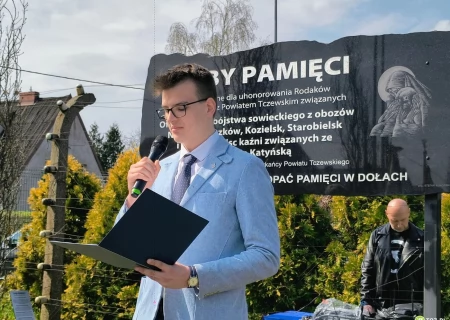 Tczew - "Pamięci nie da się zakopać w dołach". Uczcili pamięć ofiar Katynia