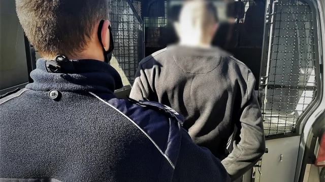 Tczew - 19- i 21-latek zatrzymani po pościgu. Wcześniej ukradli auto