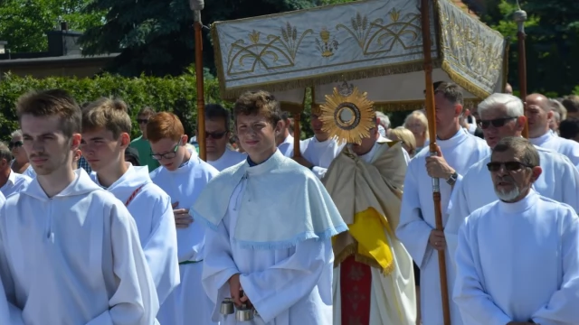 Tczew - Boże Ciało. Wierni na ulicach Tczewa