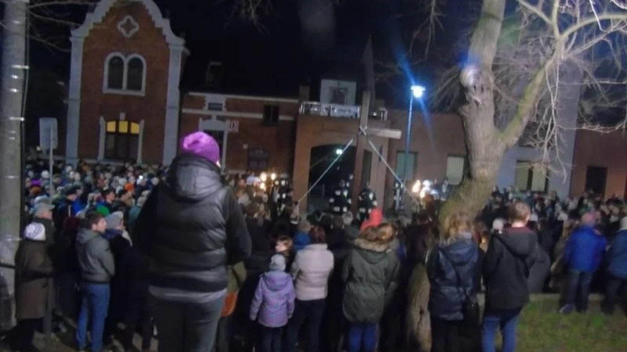 Tczew - Droga krzyżowa na Starym Mieście. Tłumy tczewian na ulicach