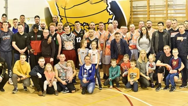 Tczew - Mecz Gwiazd zakończył jubileuszową X edycję Tczewskiej Amatorskiej Ligi Koszykówki