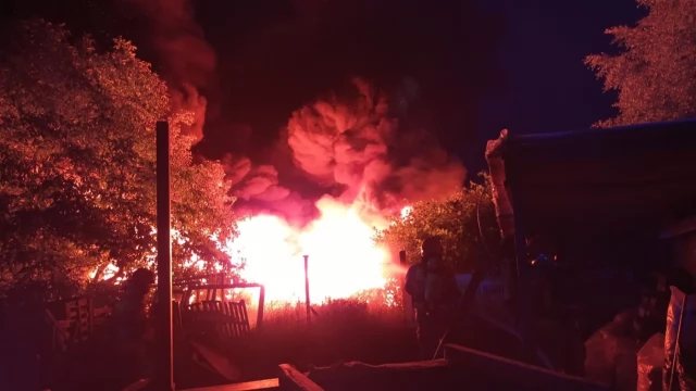 Tczew - Płonęły stare opony - strażacy opanowali pożar