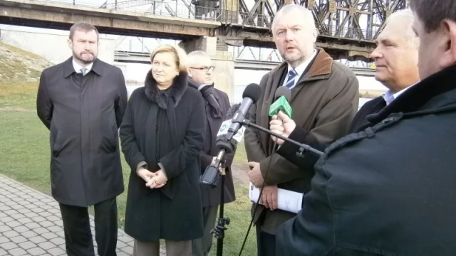 Tczew - Anna Fotyga i Andrzej Jaworski (PiS) odwiedzili Tczew. Tematem spotkania - most