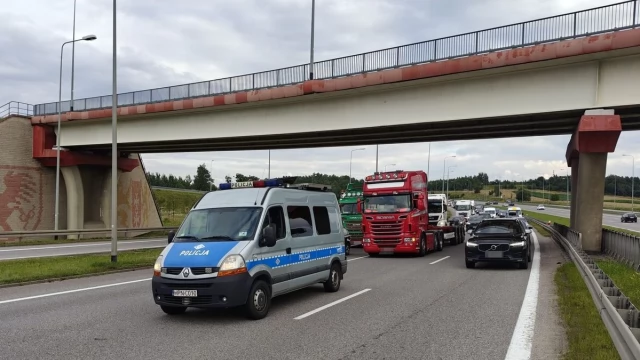 Tczew - Tczewianin wstrzymał ruch na obwodnicy. Pijany zasnął w korku