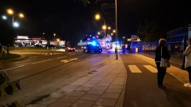 Tczew - BMW uderzyło w autobus i stanęło w płomieniach