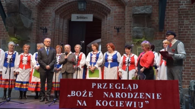 Tczew - Bożonarodzeniowe stoły na zamkowym dziedzińcu