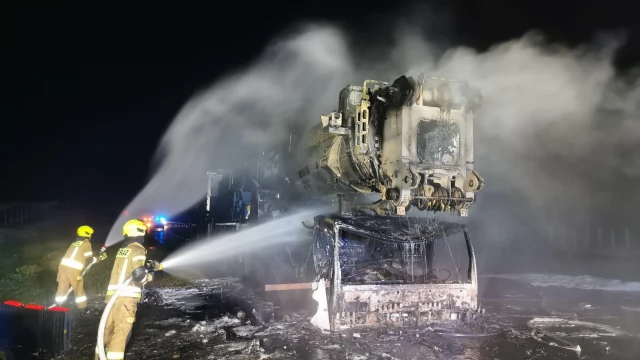 Tczew - Zablokowana autostrada A1 po nocnym pożarze dźwigu [AKTUALIZACJA]