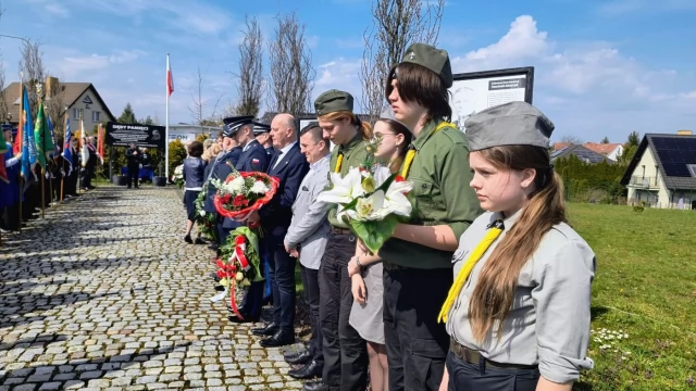 Tczew - "Pamięci nie da się zakopać w dołach". Uczcili pamięć ofiar Katynia