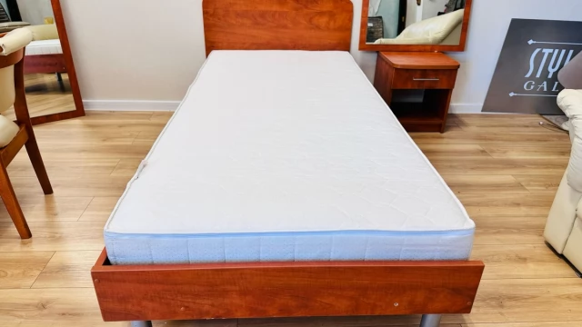 Tczew - Łóżko z materacem 200 x 90 szafka większą ilość