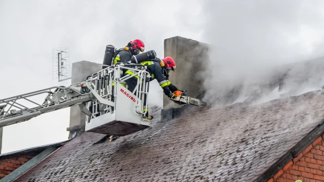 Tczew - Pożar na ulicy Czyżykowskiej. Trwa akcja gaśnicza, jedna osoba ranna
