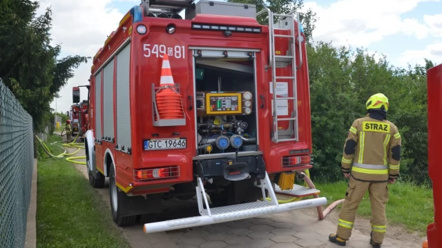 Tczew - Pożar w Stanisławiu. Na miejscu działało kilka jednostek