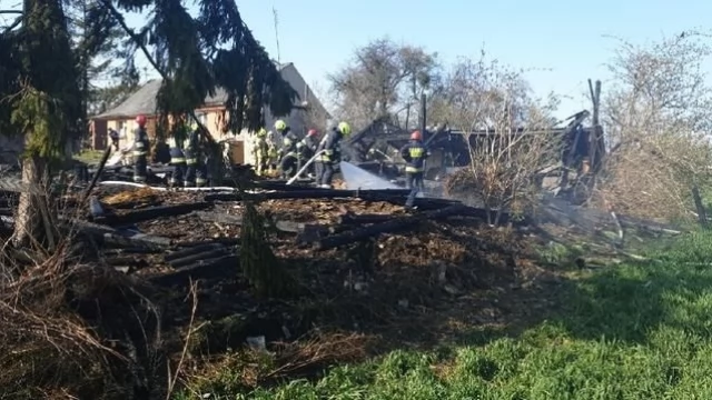 Tczew - Sześć zastępów straży gasiło pożar w Czarlinie