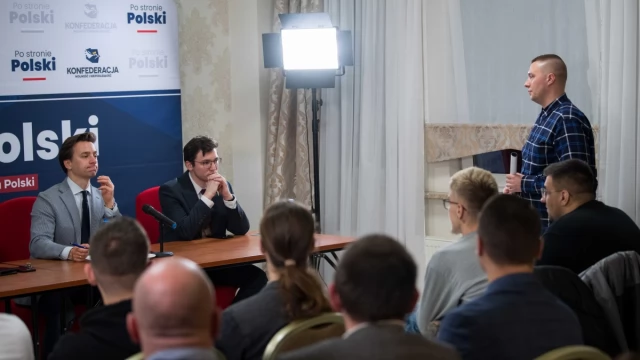 Tczew - Konfederacja w Tczewie - Krzysztof Bosak, Michał Urbaniak i Rafał Buca wypełnili salę