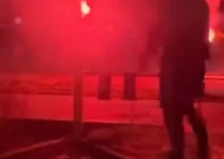 Tczew - Zadyma w Pelplinie. Palili race i szaliki przed szkołą