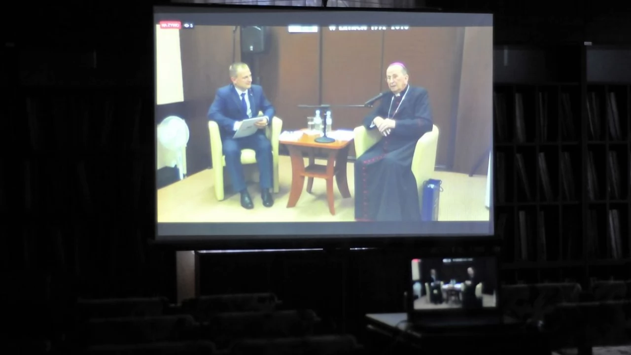Tczew - Arcybiskup senior Henryk Muszyński w Miejskiej Bibliotece Publicznej