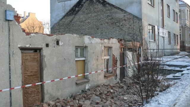 Tczew - Ruszyła rozbiórka rudery w centrum miasta