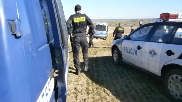 Tczew - Trwają poszukiwania 16-letniego Mateusza. Oddziały Prewencji przeszukują łąki i pola
