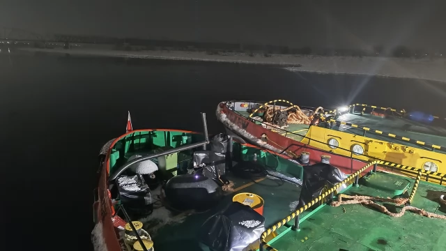 Tczew - Lodołamacze dotarły do Tczewa