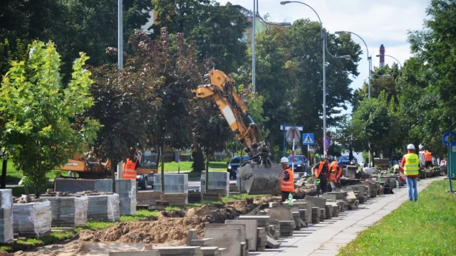 Tczew - Na Armii Krajowej trwa modernizacja drogi rowerowej