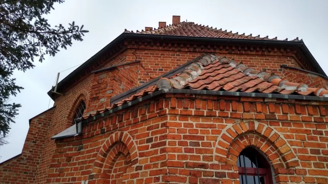 Tczew - Niebezpiecznie pękają mury świątyni. Kilka wieków temu Wisła zabrała tam 65 proc. osady