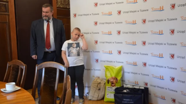 Tczew - Marcel znalazł pieniądze i zaniósł na policję. Zamiast nagrody dla siebie, chciał wesprzeć schronisko