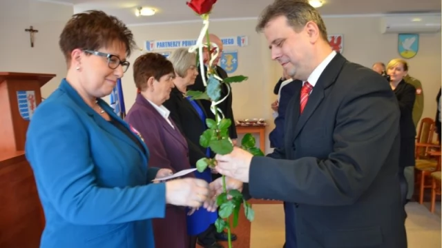 Tczew - Urzędnicy starostwa i rodzice żołnierzy odebrali medale